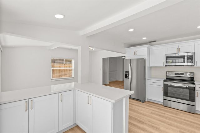 8020 24TH AVENUE N, St Petersburg, FL 33710