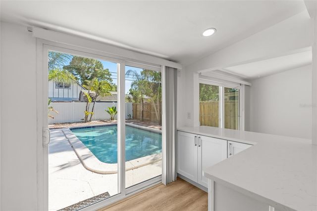 8020 24TH AVENUE N, St Petersburg, FL 33710