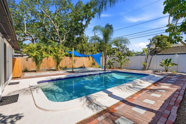 8020 24TH AVENUE N, St Petersburg, FL 33710