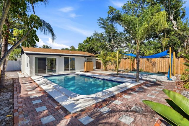 8020 24TH AVENUE N, St Petersburg, FL 33710