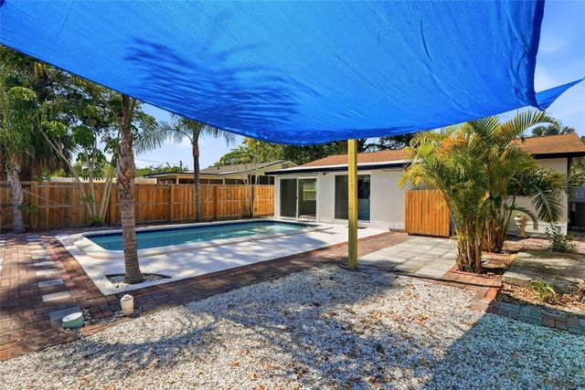 8020 24TH AVENUE N, St Petersburg, FL 33710