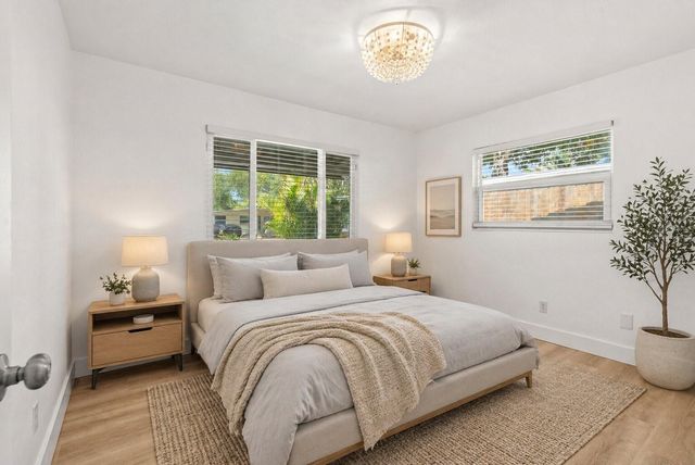 8020 24TH AVENUE N, St Petersburg, FL 33710