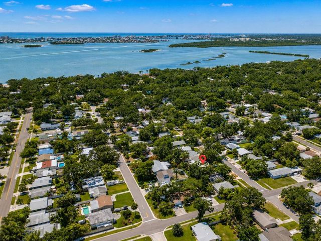 8020 24TH AVENUE N, St Petersburg, FL 33710