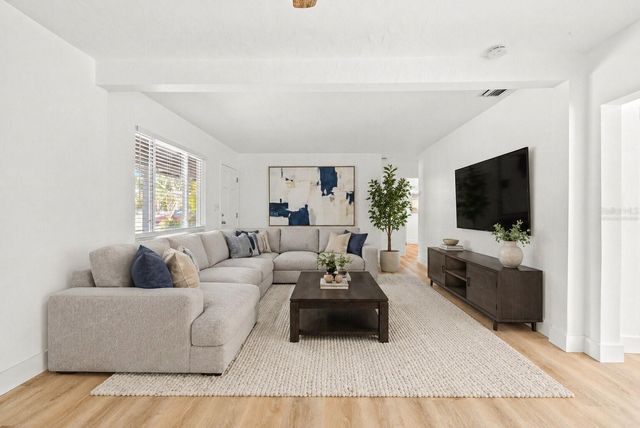 8020 24TH AVENUE N, St Petersburg, FL 33710