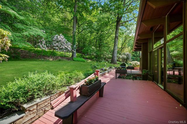 65 Holly Place, Briarcliff Manor, NY 10510