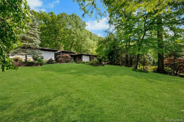65 Holly Place, Briarcliff Manor, NY 10510