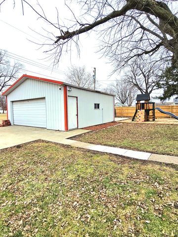 402 2nd Street SW, Melcher Dallas, IA 50163