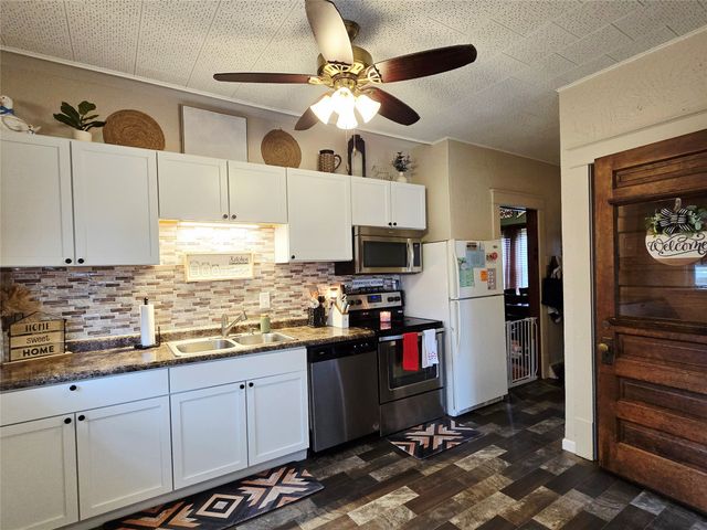 402 2nd Street SW, Melcher Dallas, IA 50163