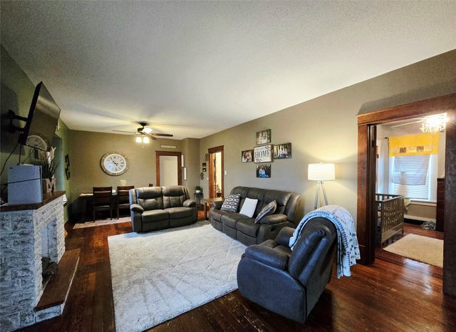 402 2nd Street SW, Melcher Dallas, IA 50163