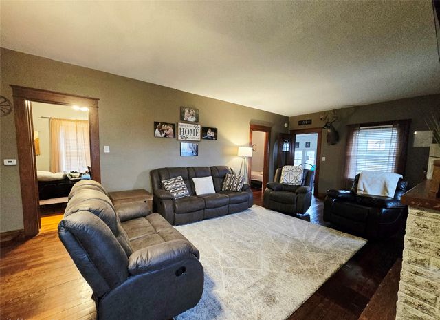402 2nd Street SW, Melcher Dallas, IA 50163