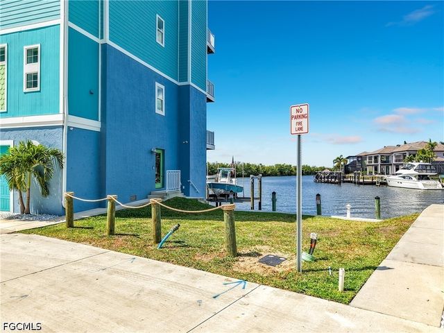 5838 Shell Cove DR, Cape Coral, FL 33914