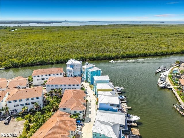 5838 Shell Cove DR, Cape Coral, FL 33914