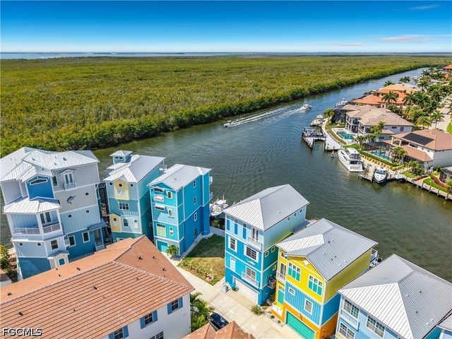 5838 Shell Cove DR, Cape Coral, FL 33914