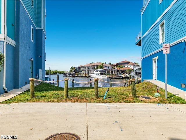 5838 Shell Cove DR, Cape Coral, FL 33914