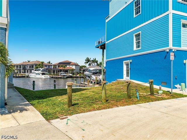 5838 Shell Cove DR, Cape Coral, FL 33914