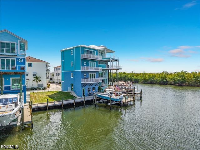 5838 Shell Cove DR, Cape Coral, FL 33914