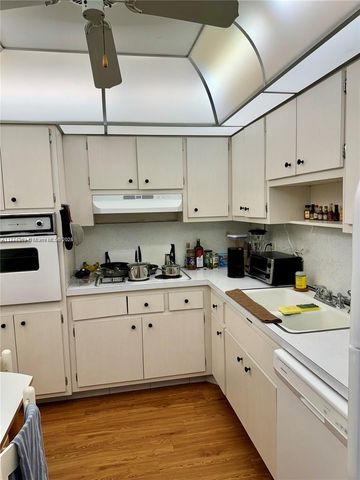 400 Kings Point Dr 609, Sunny Isles Beach, FL 33160