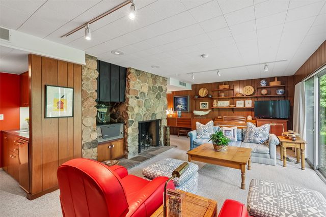 5324 Robertson Drive, Des Moines, IA 50312