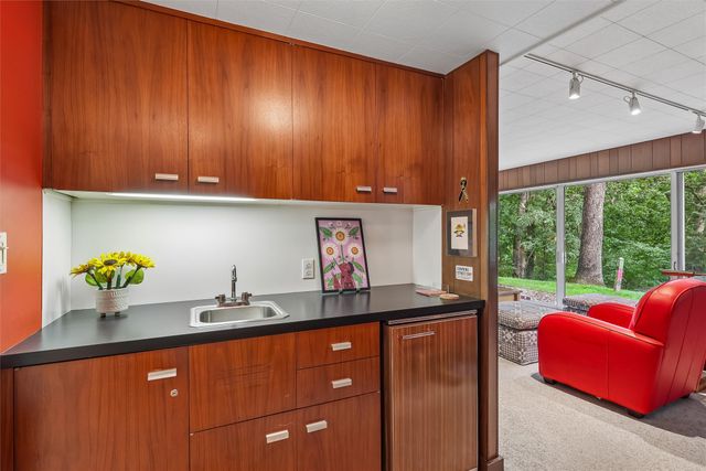 5324 Robertson Drive, Des Moines, IA 50312