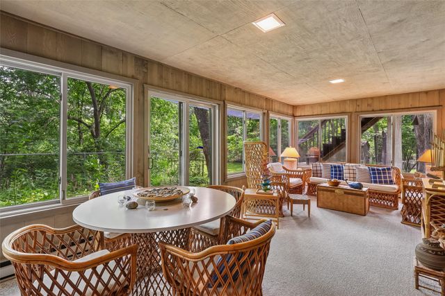 5324 Robertson Drive, Des Moines, IA 50312