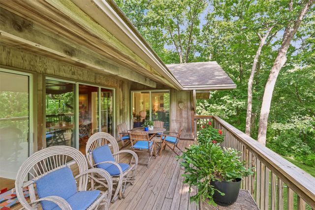 5324 Robertson Drive, Des Moines, IA 50312