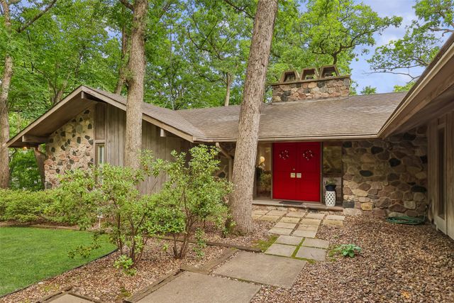 5324 Robertson Drive, Des Moines, IA 50312