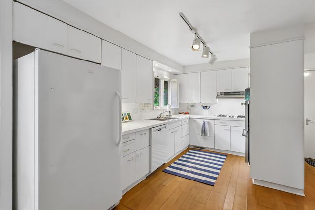 5324 Robertson Drive, Des Moines, IA 50312