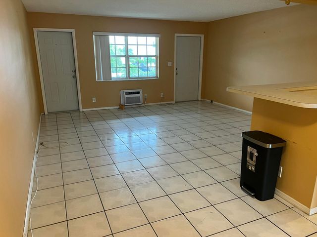 2701 Middle River Drive 19, Fort Lauderdale, FL 33306