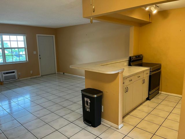 2701 Middle River Drive 19, Fort Lauderdale, FL 33306