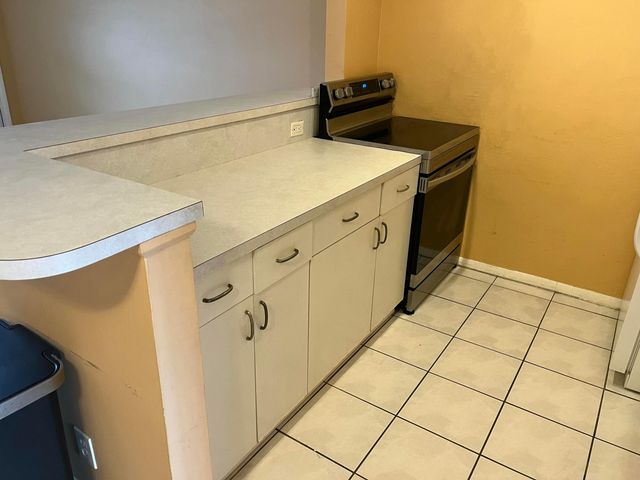 2701 Middle River Drive 19, Fort Lauderdale, FL 33306