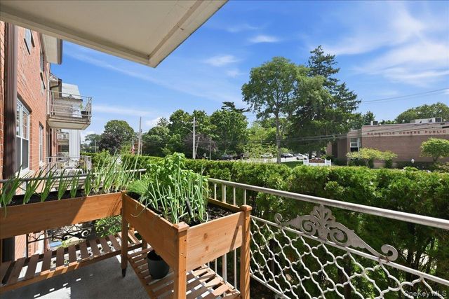 250 N Village Avenue B2, Rockville Centre, NY 11570