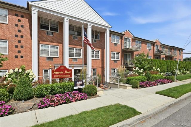 250 N Village Avenue B2, Rockville Centre, NY 11570
