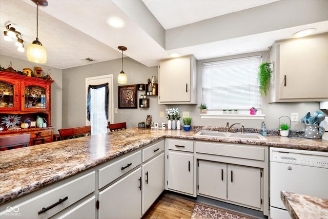 1136 Paradise Way N UNIT B, Greenwood, IN 46143