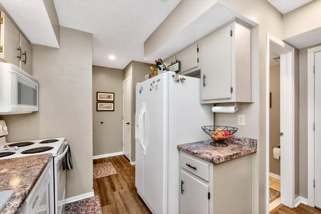 1136 Paradise Way N UNIT B, Greenwood, IN 46143