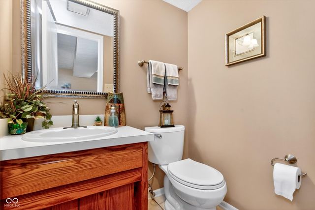 1136 Paradise Way N UNIT B, Greenwood, IN 46143