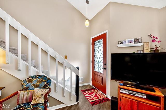 1136 Paradise Way N UNIT B, Greenwood, IN 46143