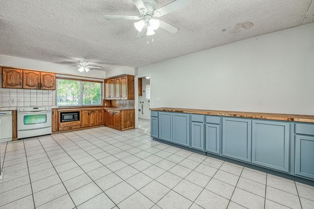 1265 E Portals Avenue, Fresno, CA 93710