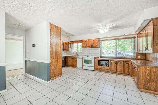 1265 E Portals Avenue, Fresno, CA 93710