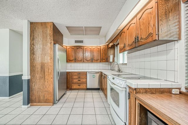1265 E Portals Avenue, Fresno, CA 93710