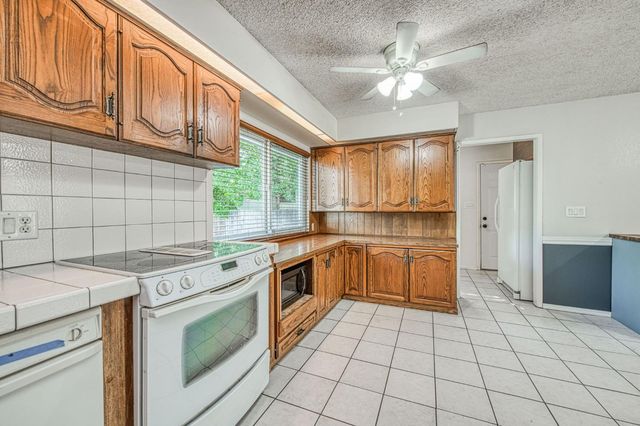 1265 E Portals Avenue, Fresno, CA 93710