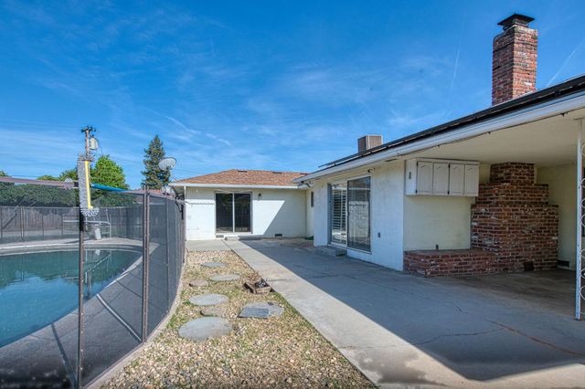 1265 E Portals Avenue, Fresno, CA 93710