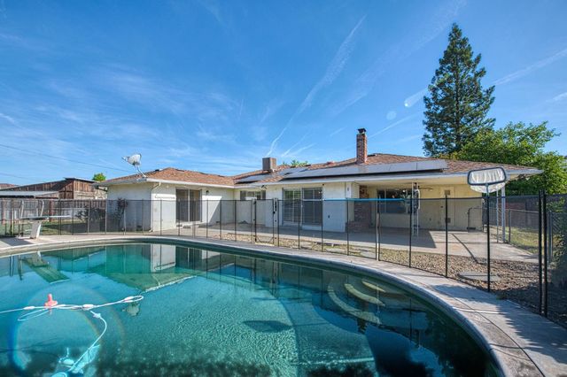 1265 E Portals Avenue, Fresno, CA 93710