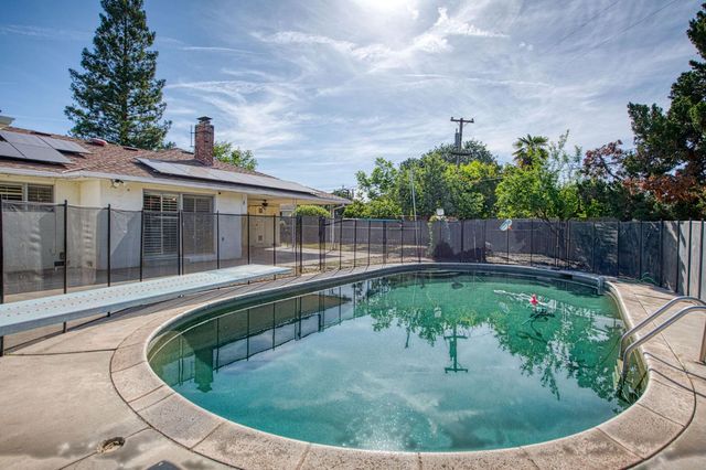 1265 E Portals Avenue, Fresno, CA 93710