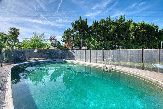 1265 E Portals Avenue, Fresno, CA 93710