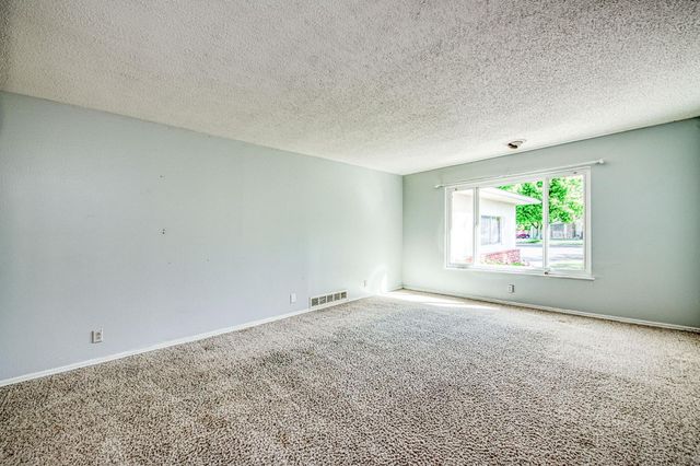 1265 E Portals Avenue, Fresno, CA 93710