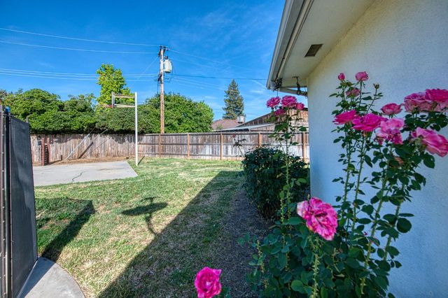 1265 E Portals Avenue, Fresno, CA 93710