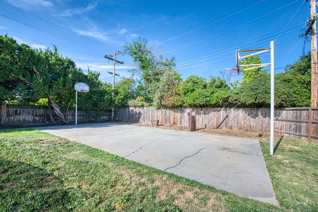 1265 E Portals Avenue, Fresno, CA 93710