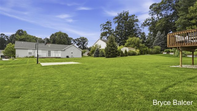 5953 Marblehead Drive, Belmont, MI 49306