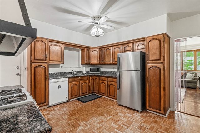 437 S Aiken Ave, Friendship Park, PA 15232