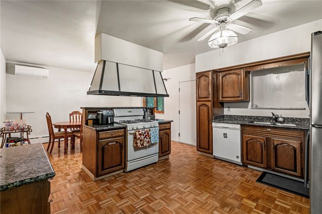 437 S Aiken Ave, Friendship Park, PA 15232